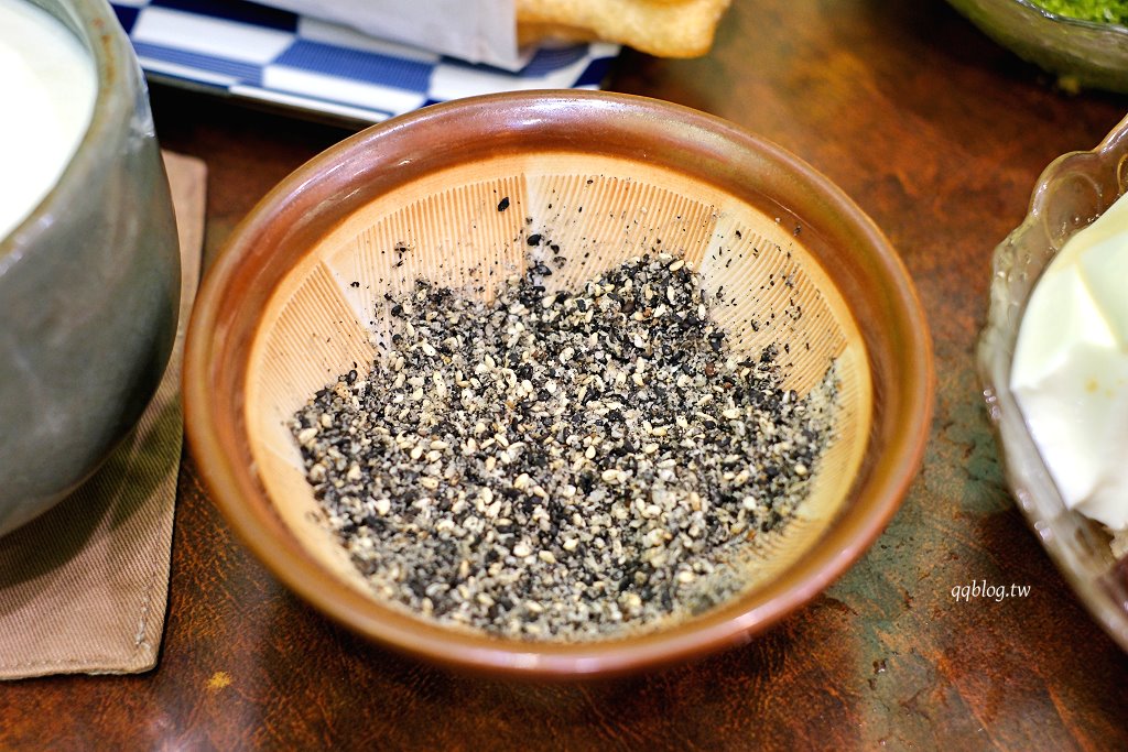 台中北區︱三時茶房，隱藏巷弄裡的老宅，賣的是香濃的杏仁茶 @QQ的懶骨頭