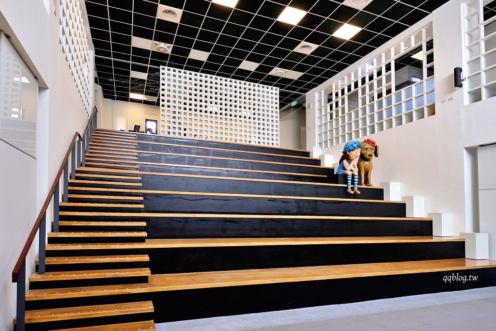 宜蘭︱宜蘭市立圖書館/宜蘭市李科永紀念圖書館．幾米繪本人偶超可愛又好拍 @QQ的懶骨頭