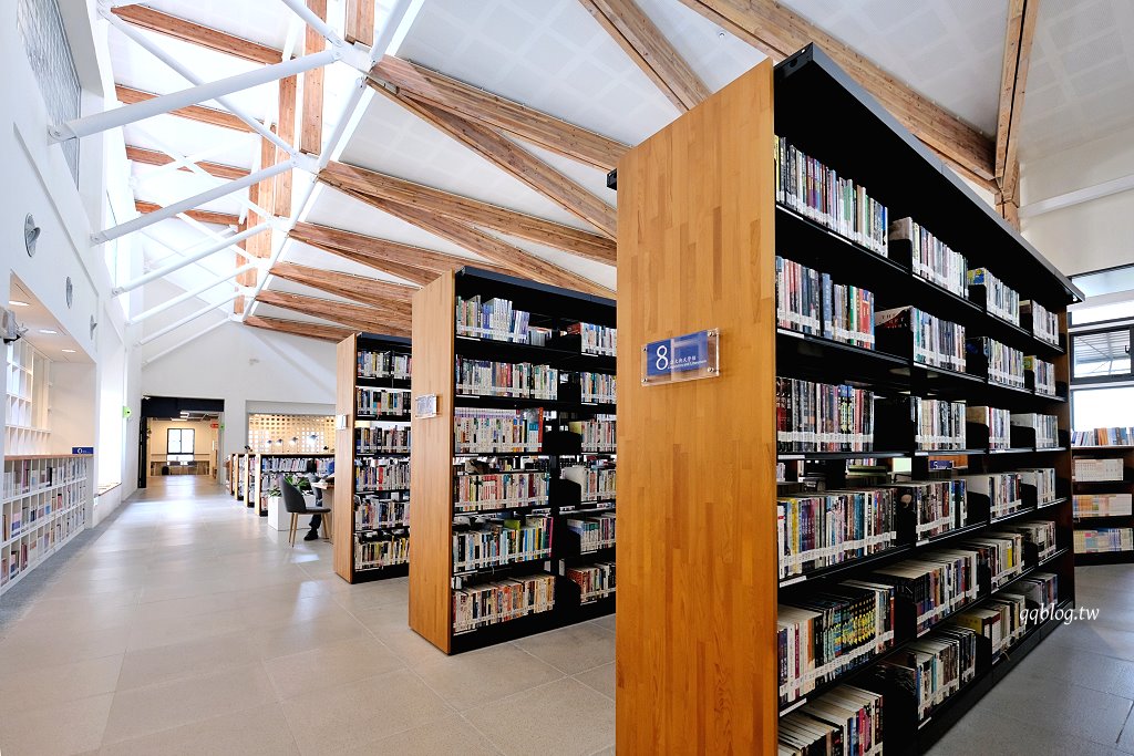 宜蘭︱宜蘭市立圖書館/宜蘭市李科永紀念圖書館．幾米繪本人偶超可愛又好拍 @QQ的懶骨頭