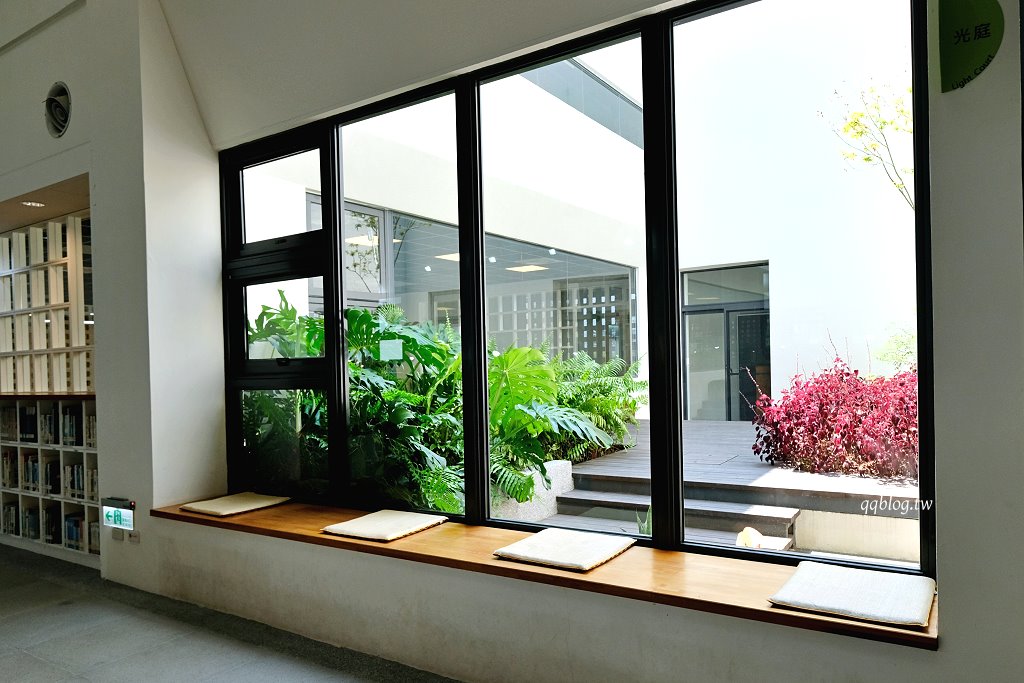 宜蘭︱宜蘭市立圖書館/宜蘭市李科永紀念圖書館．幾米繪本人偶超可愛又好拍 @QQ的懶骨頭