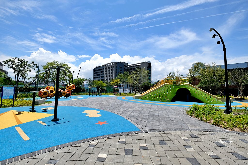 宜蘭︱宜蘭市立圖書館/宜蘭市李科永紀念圖書館.幾米繪本人偶超可愛又好拍 @QQ的懶骨頭 宜蘭︱宜蘭市立圖書館/宜蘭市李科永紀念圖書館.幾米繪本人偶超可愛又好拍 @QQ的懶骨頭