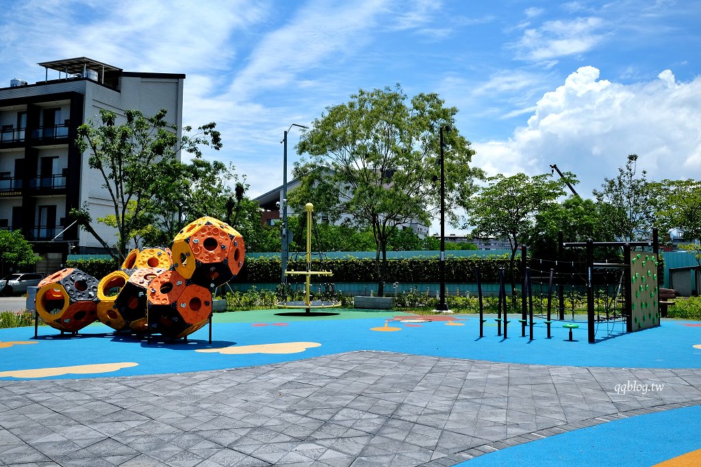 宜蘭︱宜蘭市立圖書館/宜蘭市李科永紀念圖書館．幾米繪本人偶超可愛又好拍 @QQ的懶骨頭