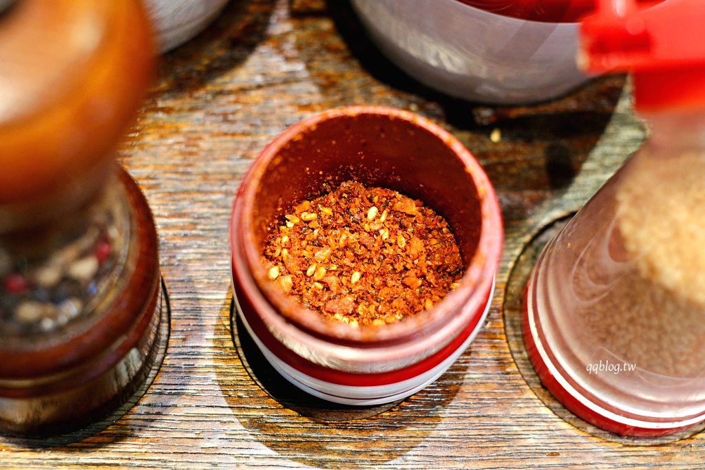 台中西屯︱Nagi豚骨拉麵 凪．濃郁風味特色拉麵，四種口味都值得一試，每週的限定王更是不能錯過 @QQ的懶骨頭