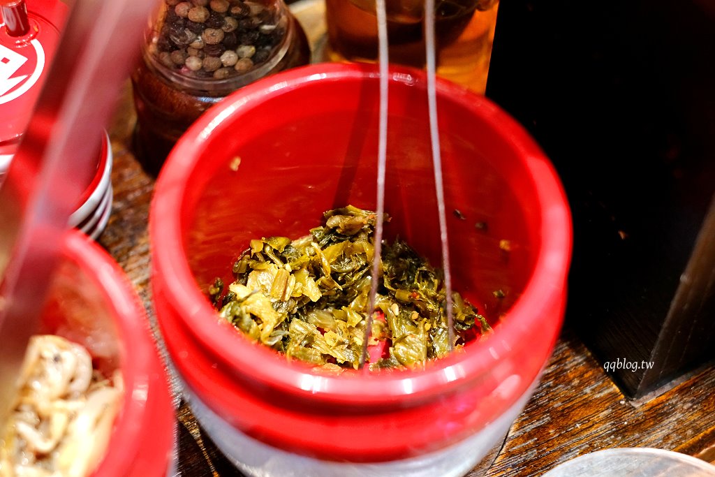 台中西屯︱Nagi豚骨拉麵 凪．濃郁風味特色拉麵，四種口味都值得一試，每週的限定王更是不能錯過 @QQ的懶骨頭