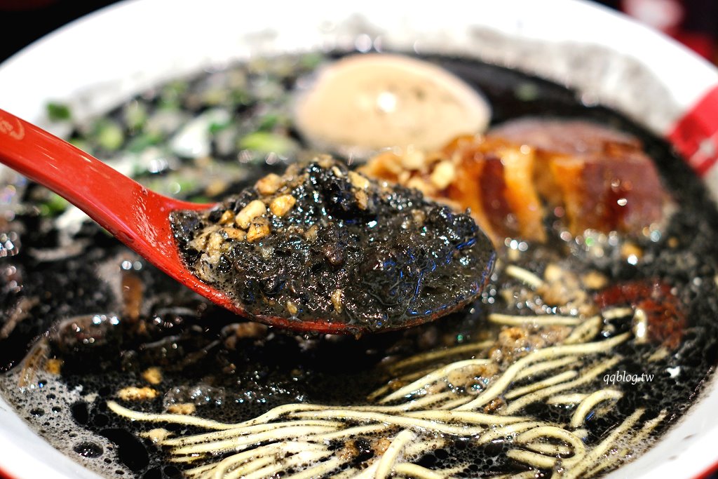 台中西屯︱Nagi豚骨拉麵 凪．濃郁風味特色拉麵，四種口味都值得一試，每週的限定王更是不能錯過 @QQ的懶骨頭