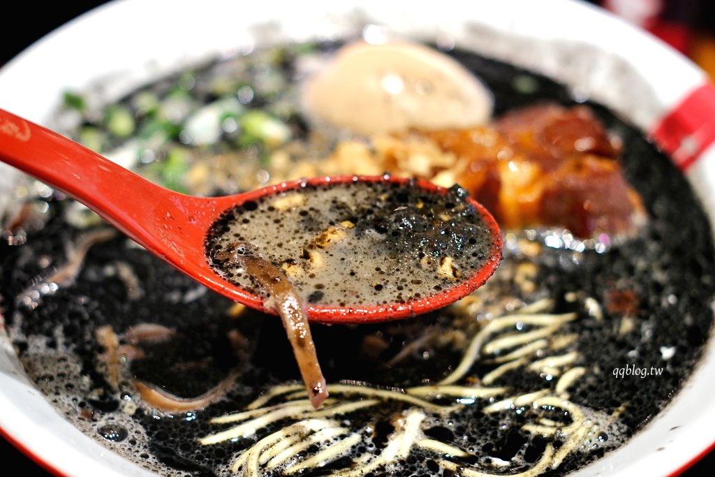 台中西屯︱Nagi豚骨拉麵 凪．濃郁風味特色拉麵，四種口味都值得一試，每週的限定王更是不能錯過 @QQ的懶骨頭