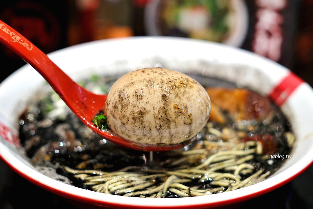 台中西屯︱Nagi豚骨拉麵 凪．濃郁風味特色拉麵，四種口味都值得一試，每週的限定王更是不能錯過 @QQ的懶骨頭