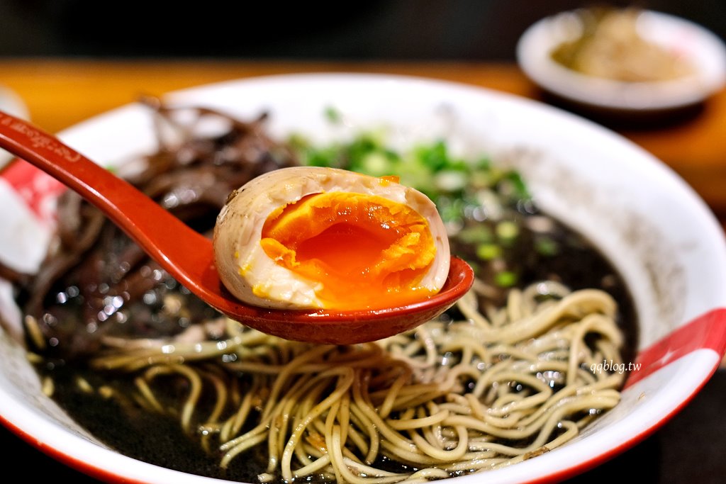 台中西屯︱Nagi豚骨拉麵 凪．濃郁風味特色拉麵，四種口味都值得一試，每週的限定王更是不能錯過 @QQ的懶骨頭