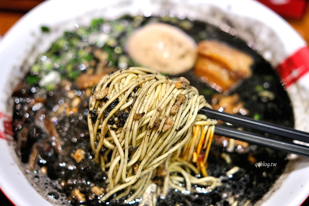 台中西屯︱Nagi豚骨拉麵 凪．濃郁風味特色拉麵，四種口味都值得一試，每週的限定王更是不能錯過 @QQ的懶骨頭