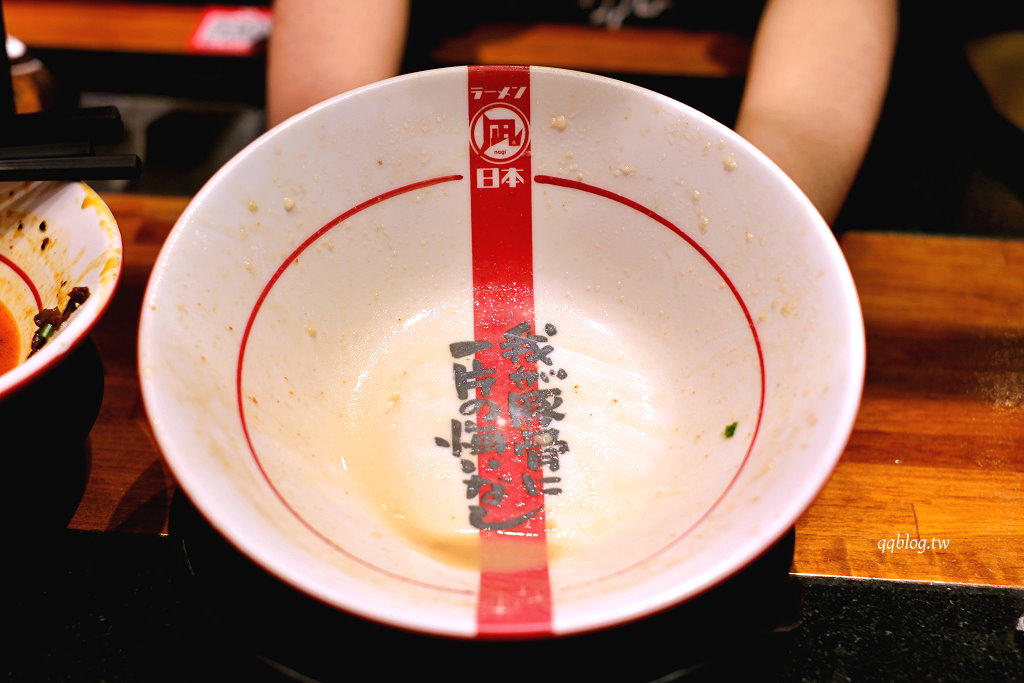 台中西屯︱Nagi豚骨拉麵 凪．濃郁風味特色拉麵，四種口味都值得一試，每週的限定王更是不能錯過 @QQ的懶骨頭