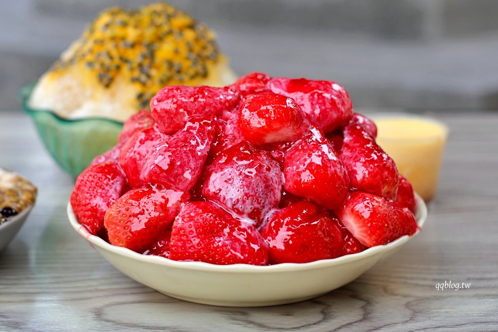 台南中西區︱冰鄉．台南超人氣冰品，季節限定草莓冰大口滿足 @QQ的懶骨頭