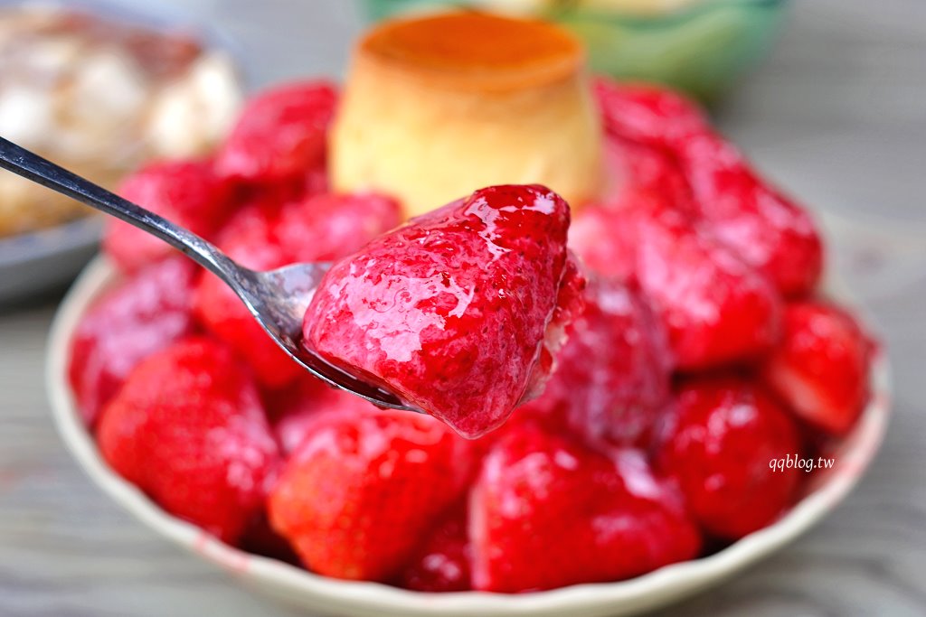 台南中西區︱冰鄉．台南超人氣冰品，季節限定草莓冰大口滿足 @QQ的懶骨頭