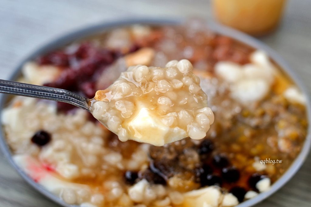 台南中西區︱冰鄉．台南超人氣冰品，季節限定草莓冰大口滿足 @QQ的懶骨頭