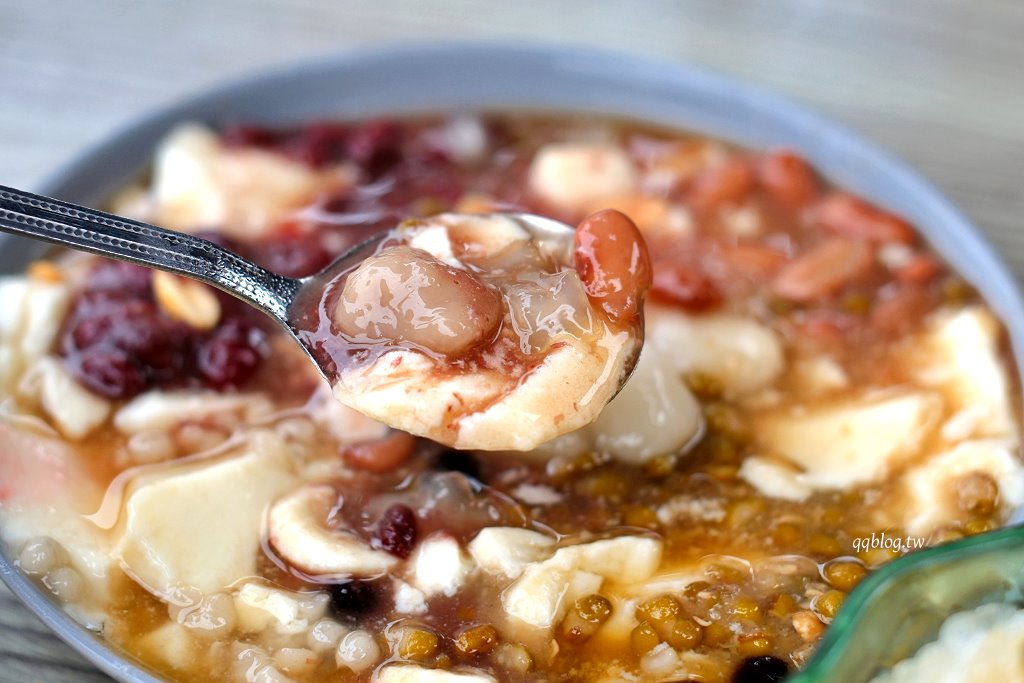 台南中西區︱冰鄉．台南超人氣冰品，季節限定草莓冰大口滿足 @QQ的懶骨頭