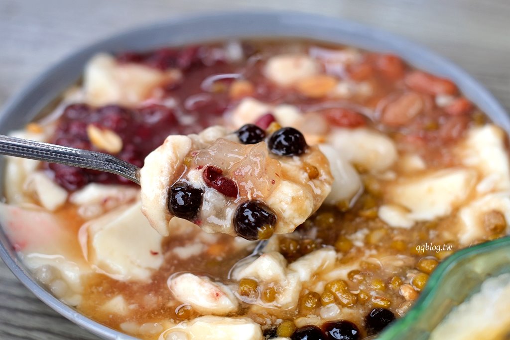 台南中西區︱冰鄉．台南超人氣冰品，季節限定草莓冰大口滿足 @QQ的懶骨頭