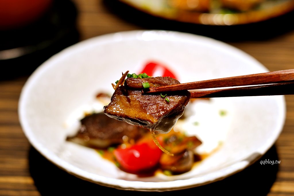 台中南屯︱客觀炭火小料理．藏身在七期裡的炭火直烤和牛挽肉，免飛日本也能吃到日式漢堡排 @QQ的懶骨頭