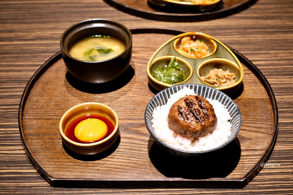台中南屯︱客觀炭火小料理．藏身在七期裡的炭火直烤和牛挽肉，免飛日本也能吃到日式漢堡排 @QQ的懶骨頭
