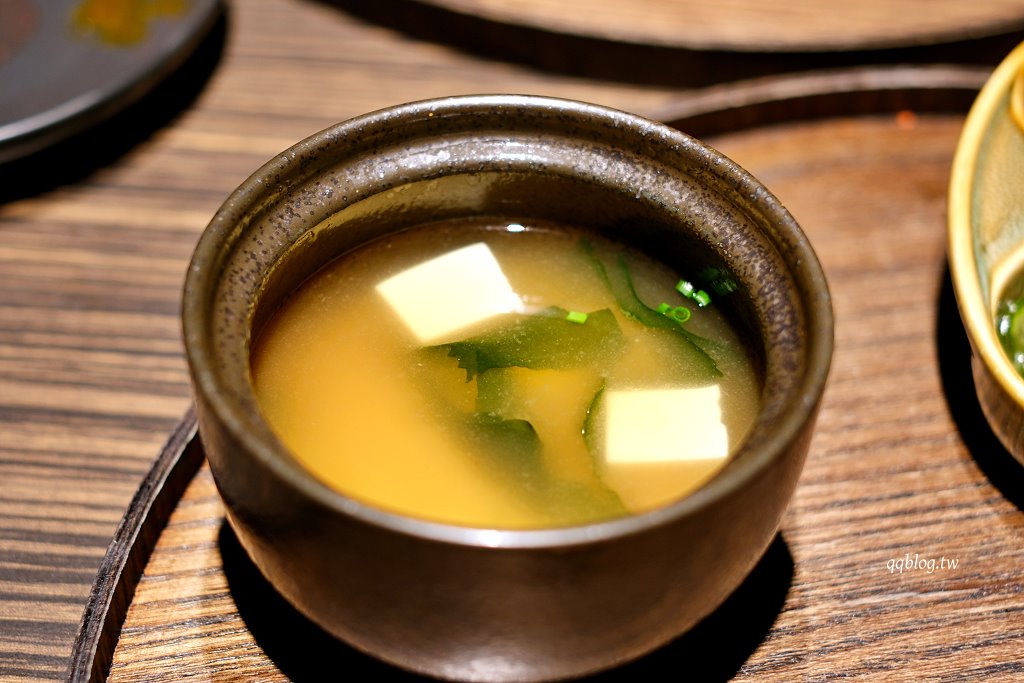 台中南屯︱客觀炭火小料理．藏身在七期裡的炭火直烤和牛挽肉，免飛日本也能吃到日式漢堡排 @QQ的懶骨頭