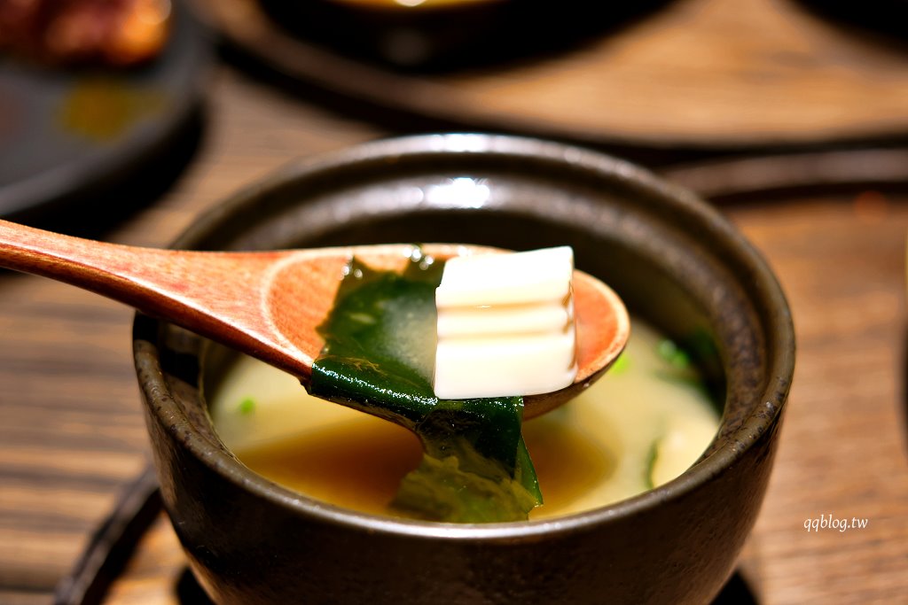 台中南屯︱客觀炭火小料理．藏身在七期裡的炭火直烤和牛挽肉，免飛日本也能吃到日式漢堡排 @QQ的懶骨頭