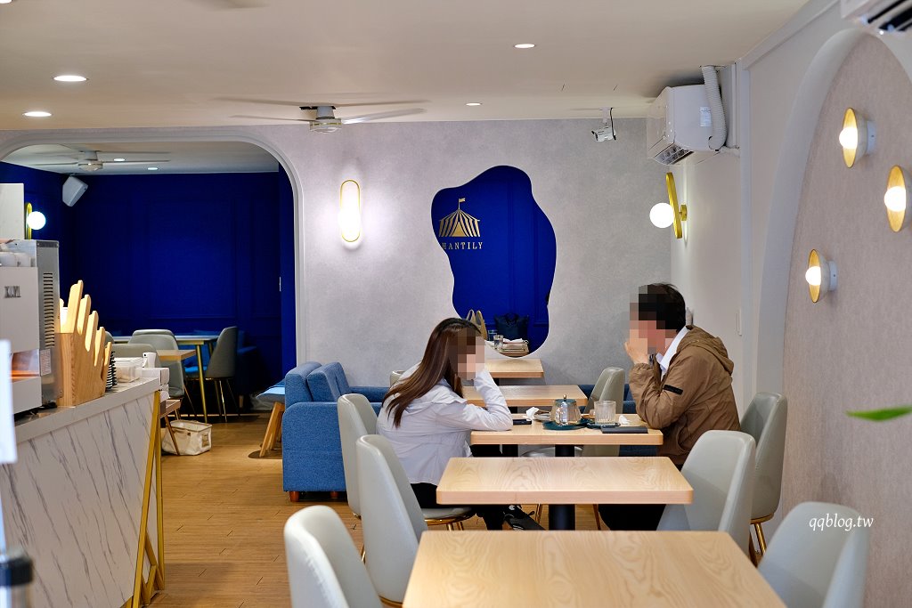 台中北區︱香緹果子咖啡館．台中最強千層蛋糕，杜拜巧克力千層真的必點 @QQ的懶骨頭