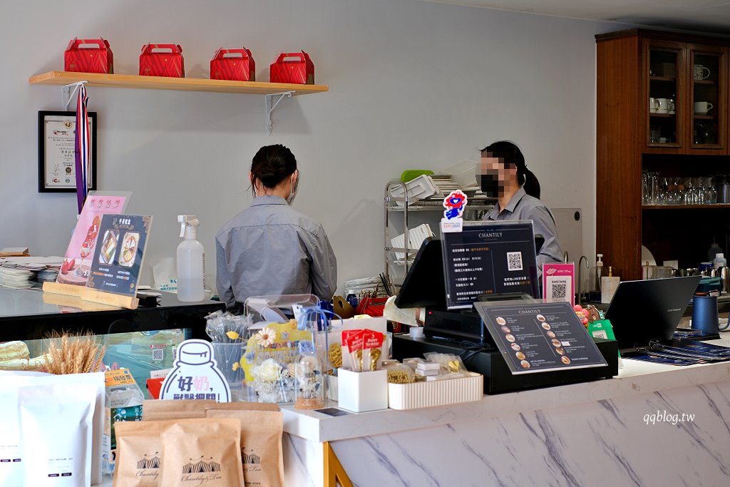 台中北區︱香緹果子咖啡館．台中最強千層蛋糕，杜拜巧克力千層真的必點 @QQ的懶骨頭