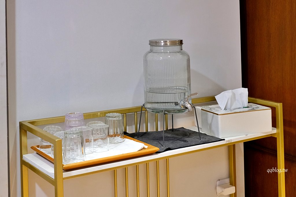 台中北區︱香緹果子咖啡館．台中最強千層蛋糕，杜拜巧克力千層真的必點 @QQ的懶骨頭