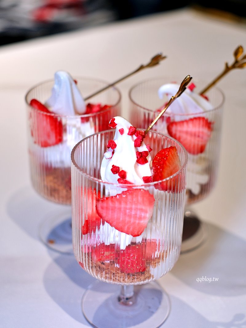 台中北區︱香緹果子咖啡館．台中最強千層蛋糕，杜拜巧克力千層真的必點 @QQ的懶骨頭