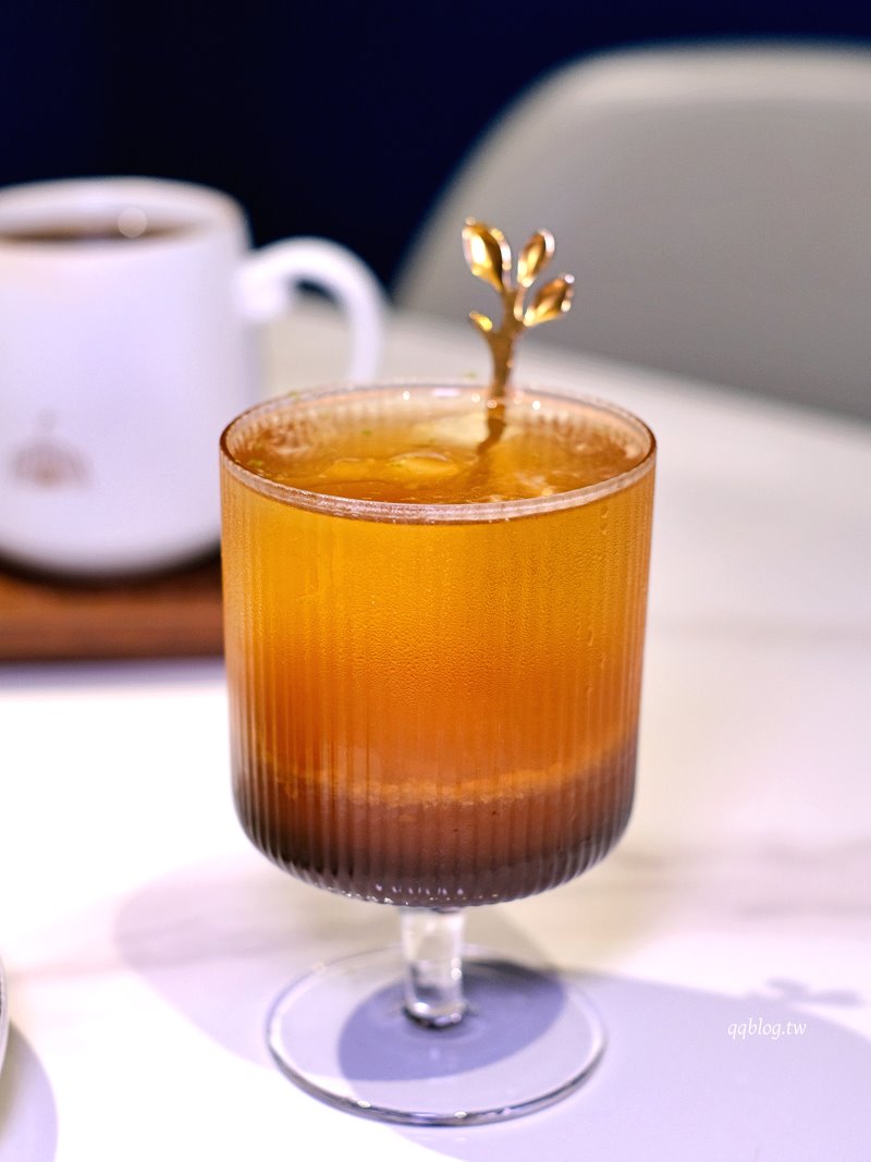 台中北區︱香緹果子咖啡館．台中最強千層蛋糕，杜拜巧克力千層真的必點 @QQ的懶骨頭