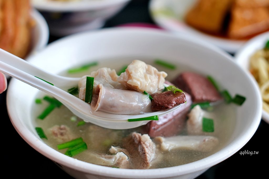 台中豐原︱康康豬豬血湯．豐原炒麵界的扛霸子，蔥辣醬是一絕，不管什麼時候都是大排長龍 @QQ的懶骨頭