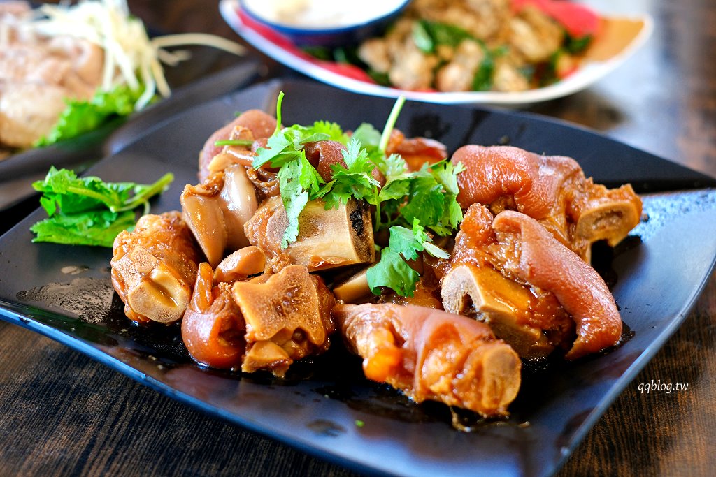 台中石岡︱石岡擔擔麵．石岡超人氣客家料理，沒有提早預訂會吃不到 @QQ的懶骨頭