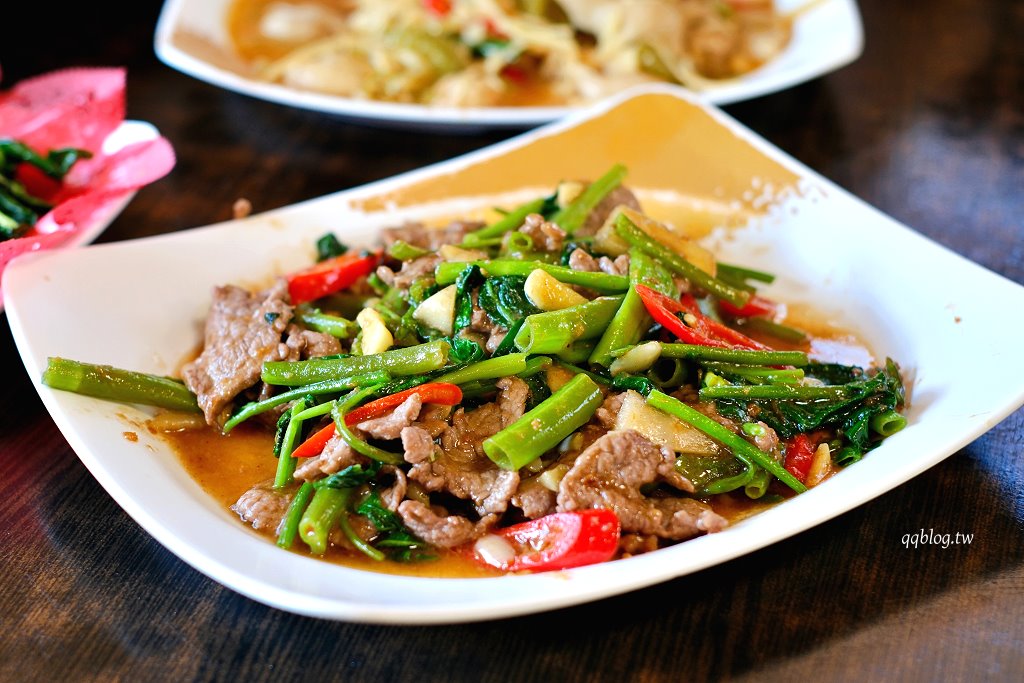 台中石岡︱石岡擔擔麵．石岡超人氣客家料理，沒有提早預訂會吃不到 @QQ的懶骨頭