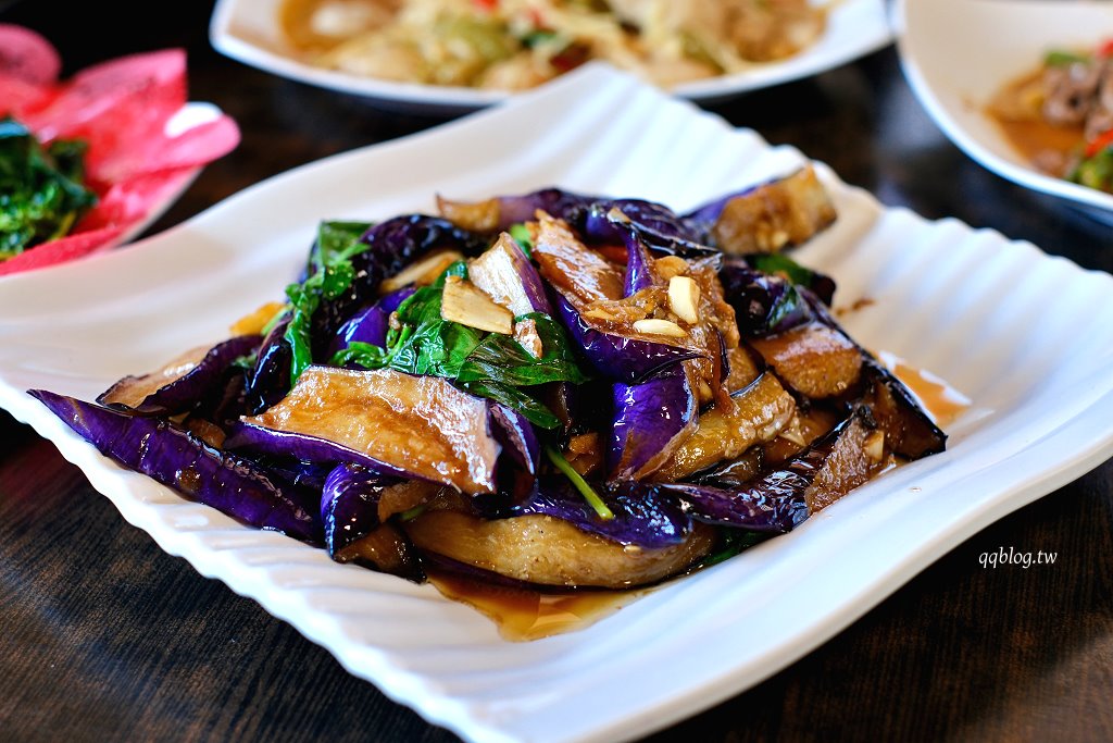 台中石岡︱石岡擔擔麵．石岡超人氣客家料理，沒有提早預訂會吃不到 @QQ的懶骨頭