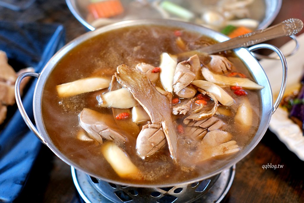 台中石岡︱石岡擔擔麵．石岡超人氣客家料理，沒有提早預訂會吃不到 @QQ的懶骨頭