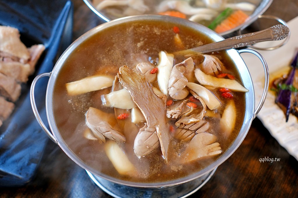 台中石岡︱石岡擔擔麵．石岡超人氣客家料理，沒有提早預訂會吃不到 @QQ的懶骨頭