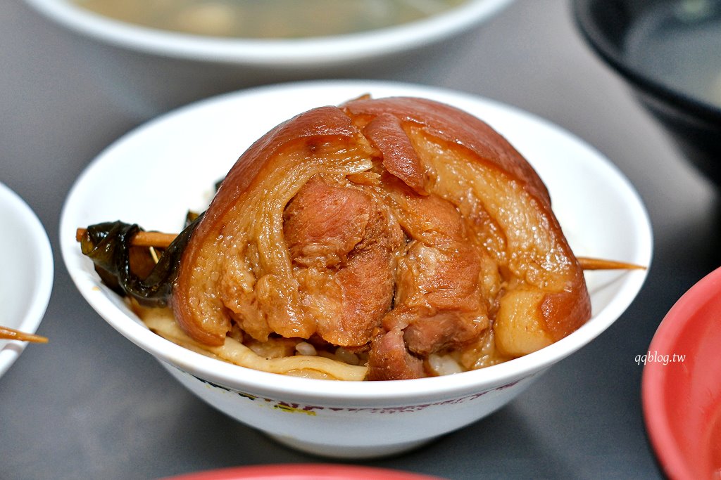 彰化︱阿泉爌肉飯．彰化在地營業近百年的歷史焢肉飯老店，榮獲第一屆500碗首獎 @QQ的懶骨頭