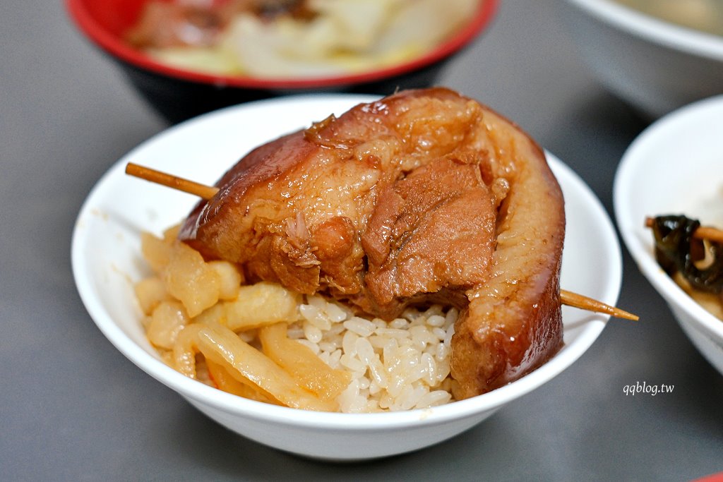 彰化︱阿泉爌肉飯．彰化在地營業近百年的歷史焢肉飯老店，榮獲第一屆500碗首獎 @QQ的懶骨頭
