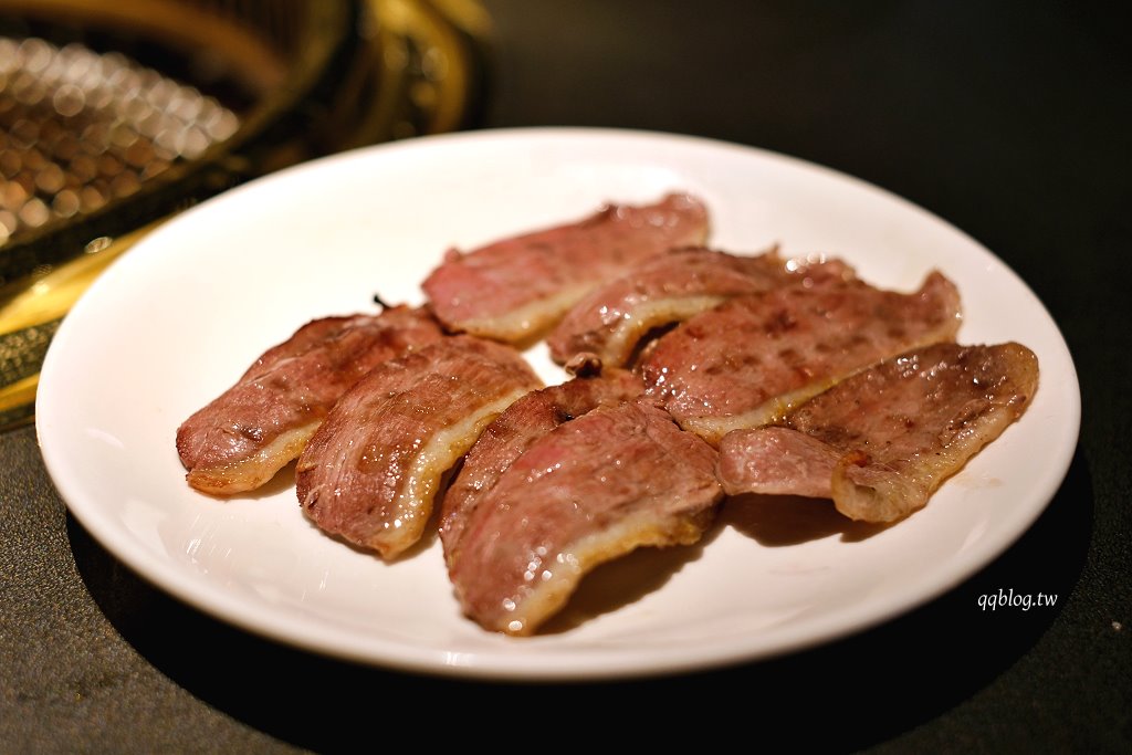 台中北屯︱茶六燒肉堂 東山店．新年限定躍馬迎春雙人套餐，八種牛肉部位吃的很過癮 @QQ的懶骨頭