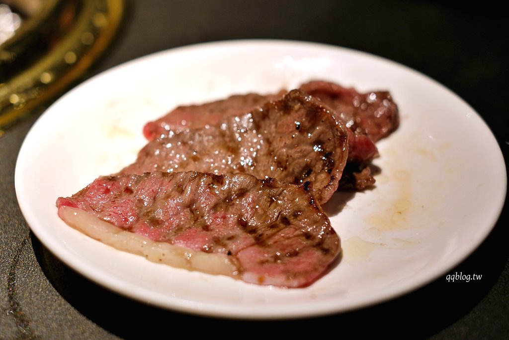 台中北屯︱茶六燒肉堂 東山店．新年限定躍馬迎春雙人套餐，八種牛肉部位吃的很過癮 @QQ的懶骨頭