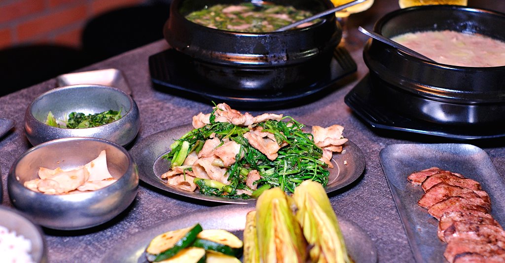 香港上環︱蓮香居．上環老字號港式飲茶，百年老店蓮香樓分店，保留了傳統手推車，在舊式茶樓的氛圍中享用港式點心 @QQ的懶骨頭