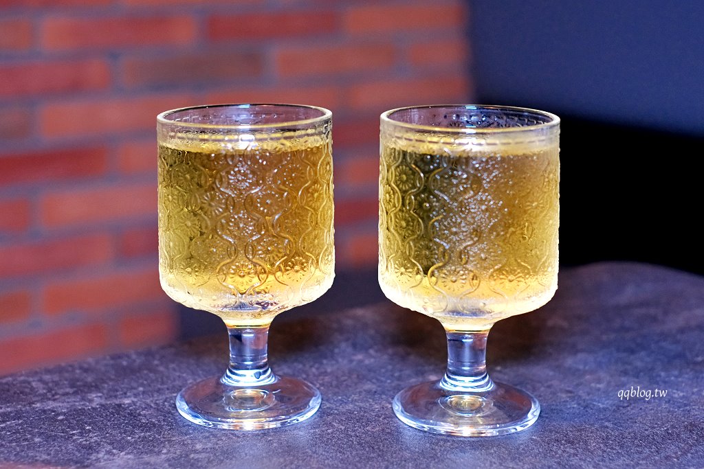 台中西區︱聖水洞水芹燒酒屋．台灣第一家水芹料理餐廳 @QQ的懶骨頭