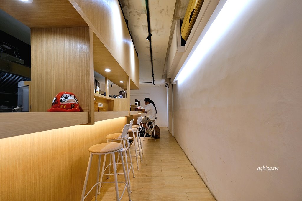 台中中區︱牛と柚ラーメン．台中少見牛系拉麵，香淳濃厚好吃 @QQ的懶骨頭