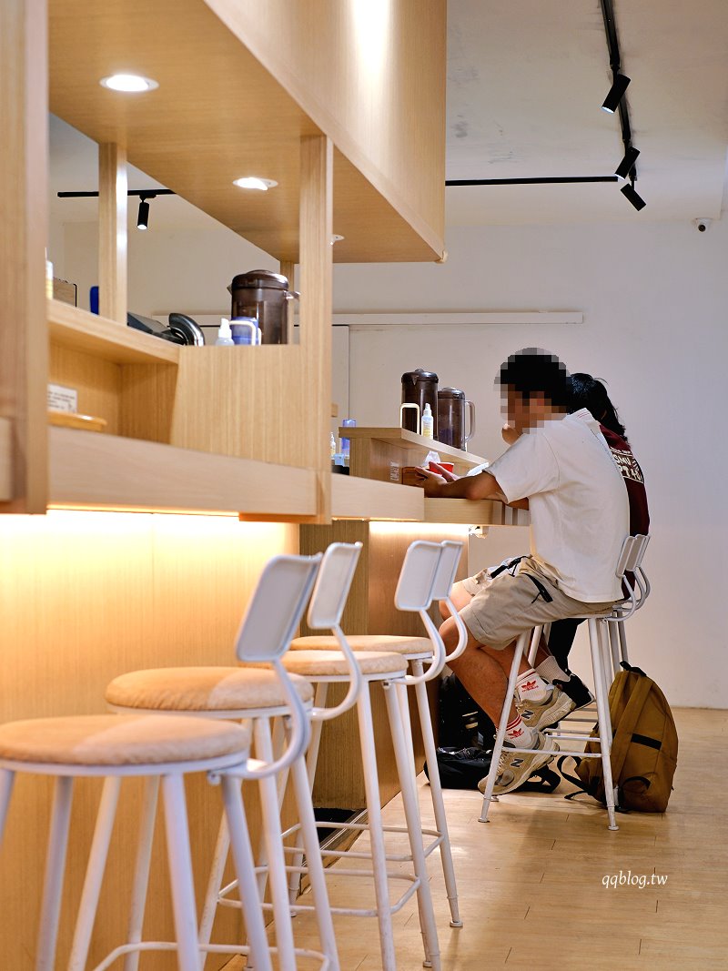 台中中區︱牛と柚ラーメン．台中少見牛系拉麵，香淳濃厚好吃 @QQ的懶骨頭
