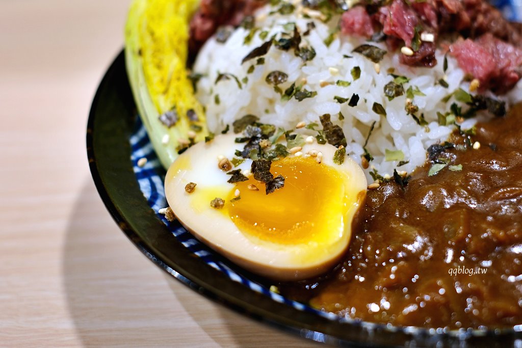 台中中區︱牛と柚ラーメン．台中少見牛系拉麵，香淳濃厚好吃 @QQ的懶骨頭