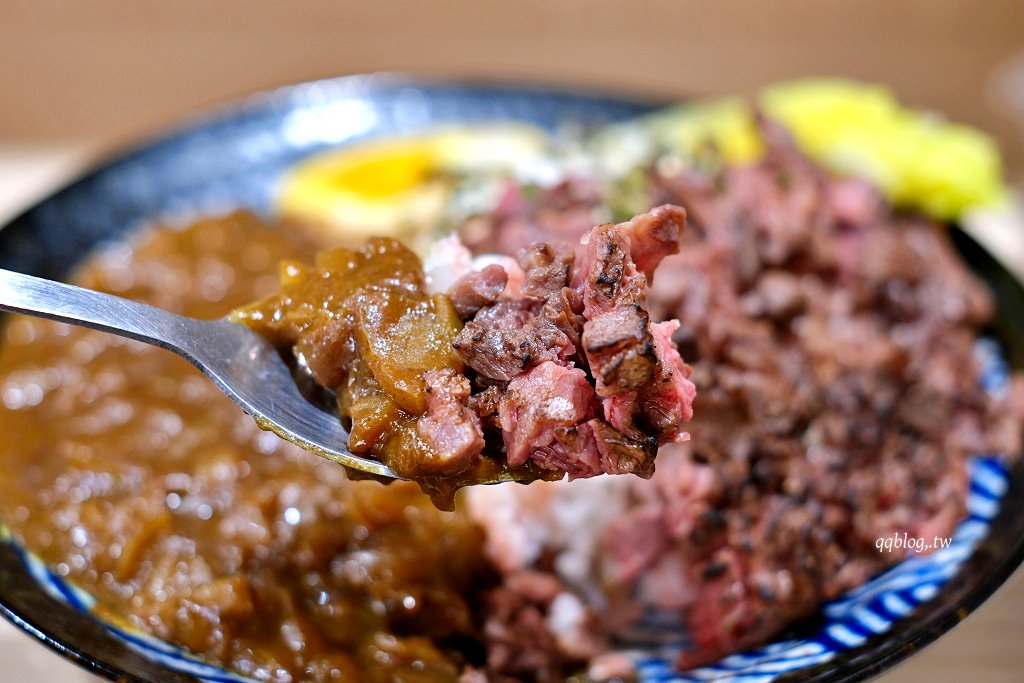 台中中區︱牛と柚ラーメン．台中少見牛系拉麵，香淳濃厚好吃 @QQ的懶骨頭