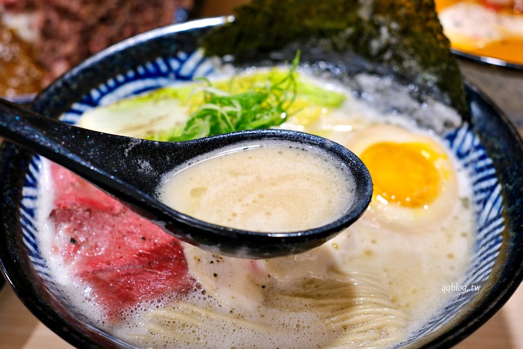 台中中區︱牛と柚ラーメン．台中少見牛系拉麵，香淳濃厚好吃 @QQ的懶骨頭