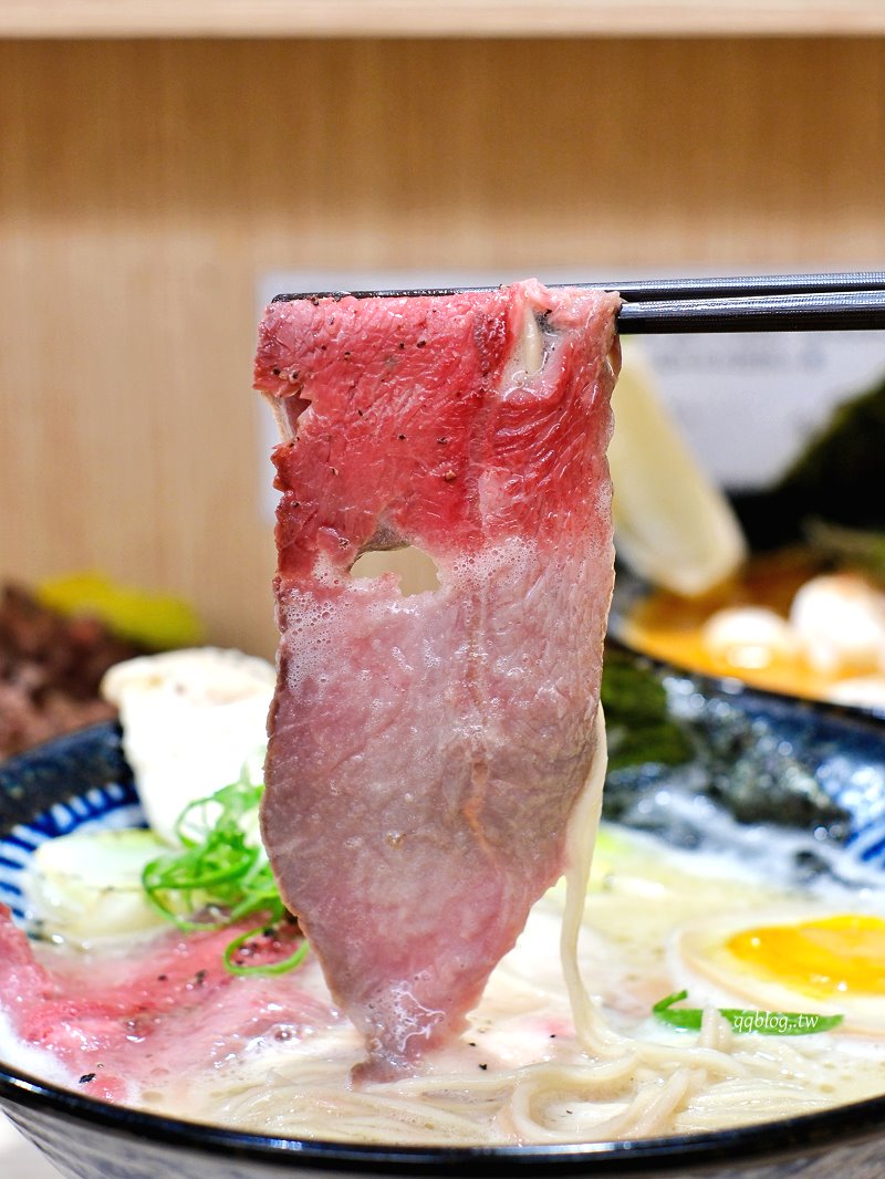 台中中區︱牛と柚ラーメン．台中少見牛系拉麵，香淳濃厚好吃 @QQ的懶骨頭