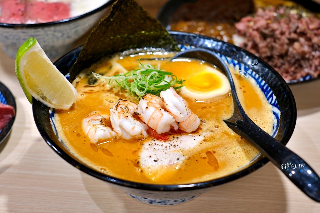 台中中區︱牛と柚ラーメン．台中少見牛系拉麵，香淳濃厚好吃 @QQ的懶骨頭