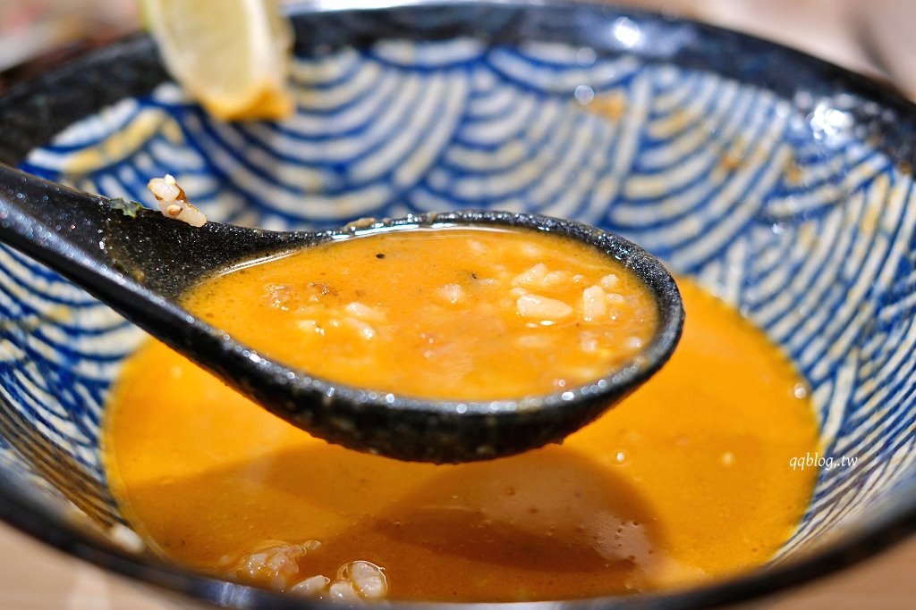 台中中區︱牛と柚ラーメン．台中少見牛系拉麵，香淳濃厚好吃 @QQ的懶骨頭