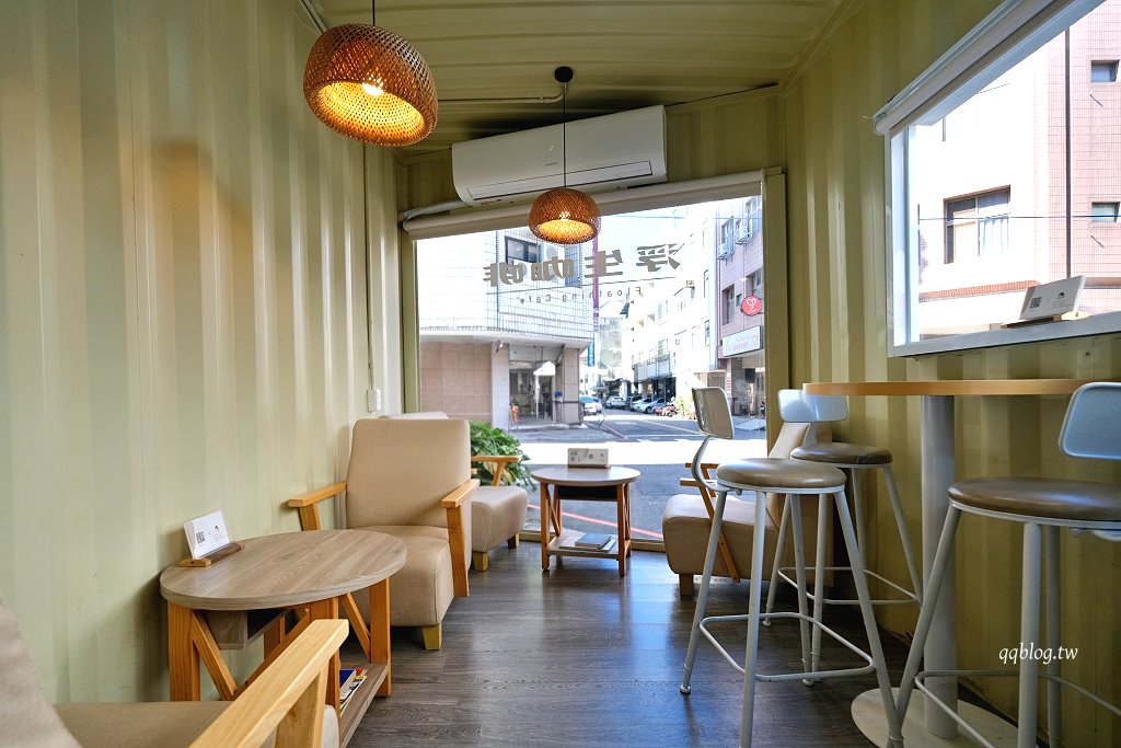 彰化︱浮生咖啡 Floathing Cafe．純白色貨櫃屋咖啡館，特調咖啡好喝 @QQ的懶骨頭