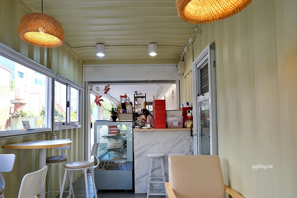 彰化︱浮生咖啡 Floathing Cafe．純白色貨櫃屋咖啡館，特調咖啡好喝 @QQ的懶骨頭